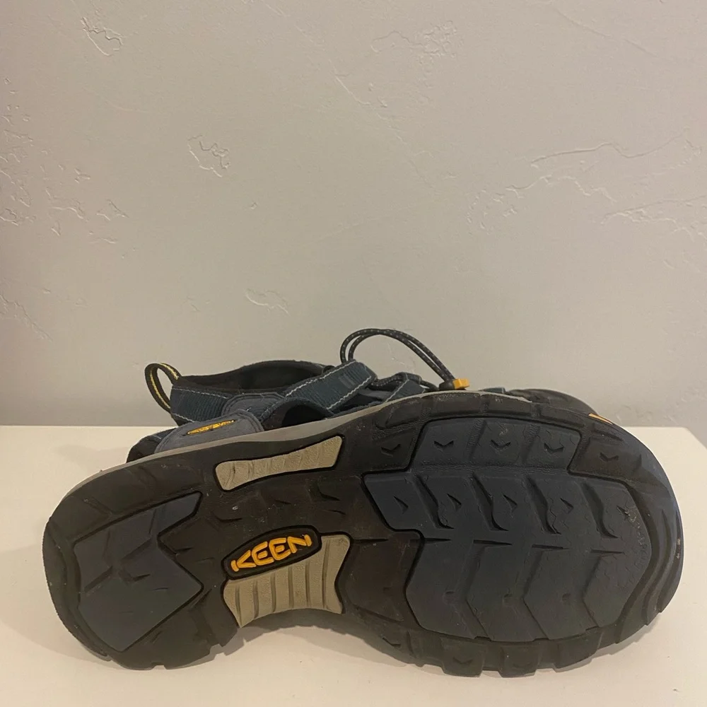 Keen outdoor sandals - 8.5